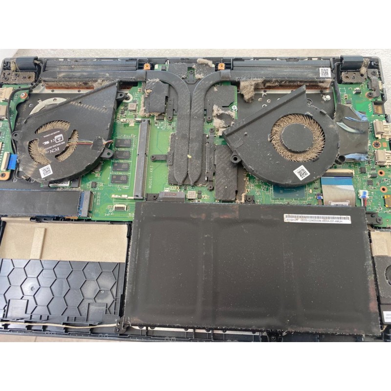 Laptop Notebook - Wartung Reinigung (Dicke Staubschichten)