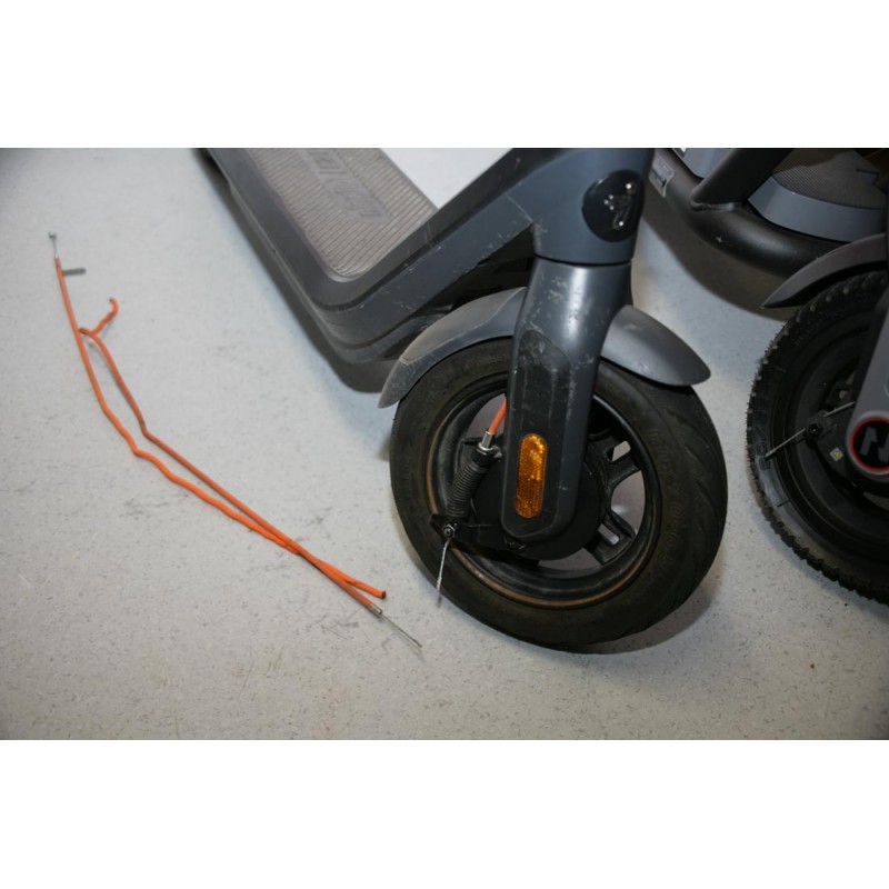 e Scoter Ninebot E2 Pro Bremszug wechseln und Bremsen Reparatur